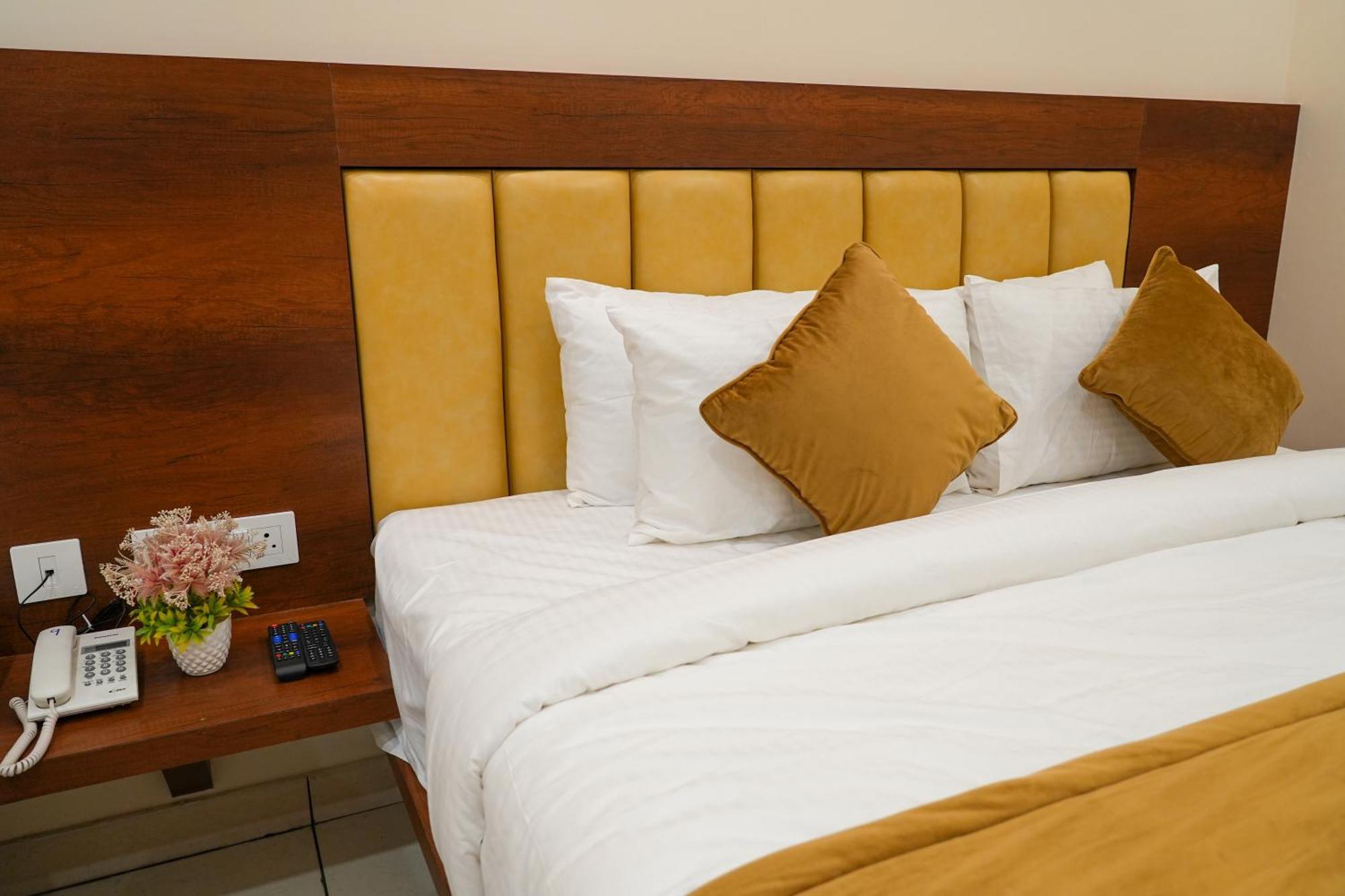Sri Krishna Inn - Kempegowda Airport Bangalore Devanahalli ภายนอก รูปภาพ
