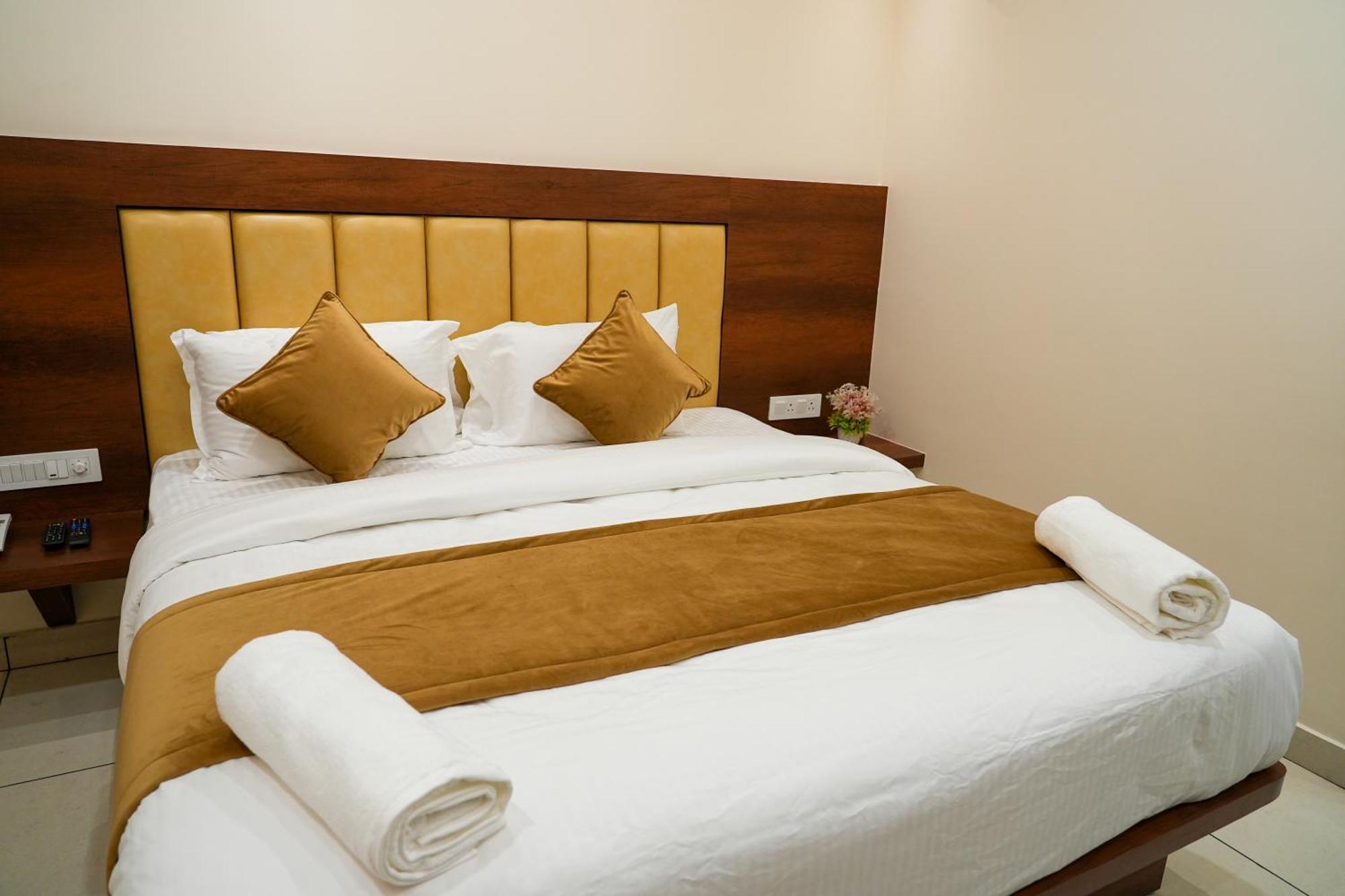 Sri Krishna Inn - Kempegowda Airport Bangalore Devanahalli ภายนอก รูปภาพ